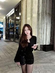 Elegant 2026 Dress Fashion Gallery: Stunning 4K Portrait Photography - image 11