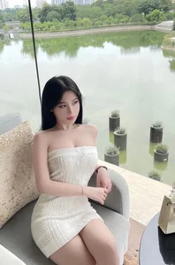 Elegant 2026 Dress Fashion Gallery: Stunning 4K Portrait Photography - image 9