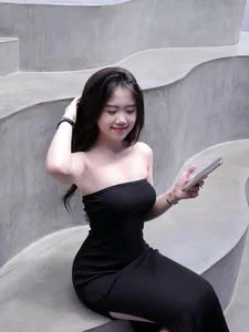Elegant 2026 Dress Fashion Gallery: Stunning 4K Portrait Photography - image 4