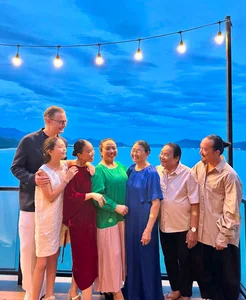 Vietnamese Celebrity Update: Hoai Linh Returns to the US and Heartfelt Tributes - image 6