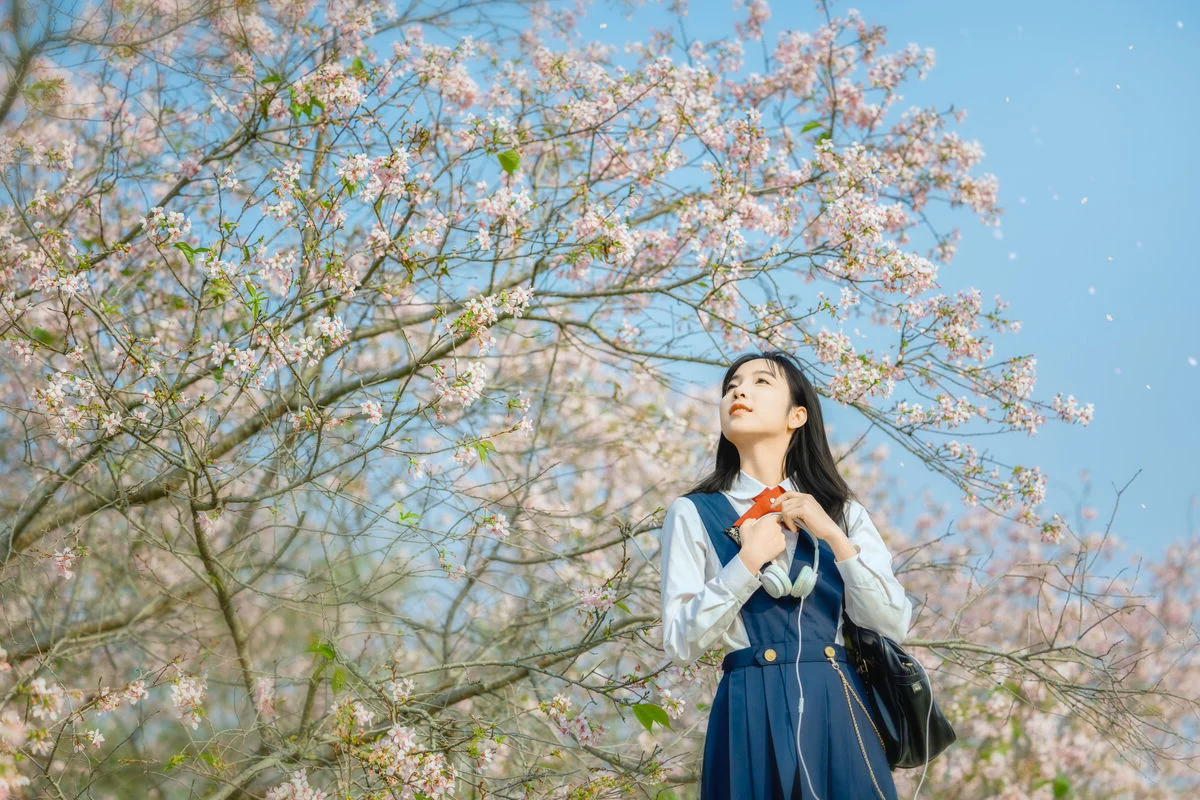 Spring Muse: The Pure Aesthetic of Jian Xiao Cheng