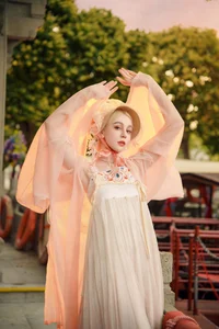 East Meets West: Russian Beauty Zhu Li Ya’s Ethereal Debut in Traditional Hanfu Elegance - image 14
