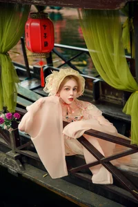 East Meets West: Russian Beauty Zhu Li Ya’s Ethereal Debut in Traditional Hanfu Elegance - image 3