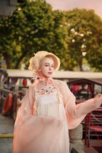 East Meets West: Russian Beauty Zhu Li Ya’s Ethereal Debut in Traditional Hanfu Elegance - image 1