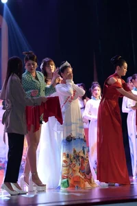 Ao Dai Beauty Pageant: The Graceful Charm of Ho Yen Nhi and Tran Thi Duyen - image 11