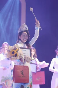 Ao Dai Beauty Pageant: The Graceful Charm of Ho Yen Nhi and Tran Thi Duyen - image 20