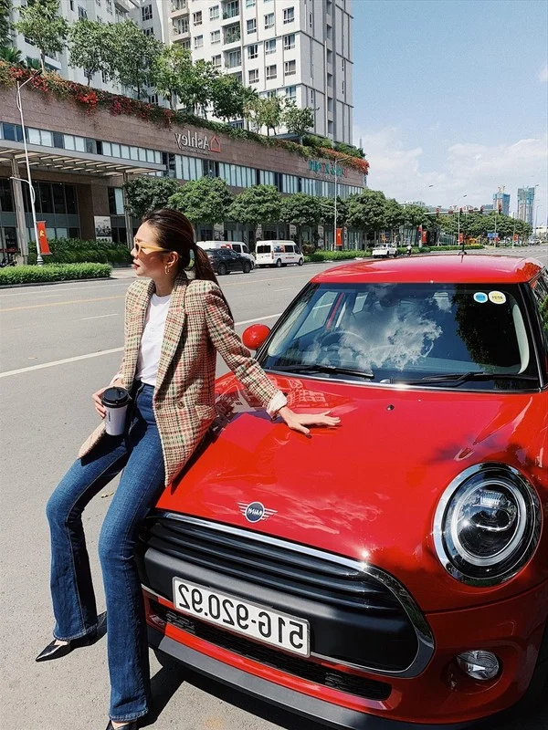 Supermodel Thanh Hang’s Impressive Net Worth and Luxury Lifestyle at 40