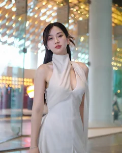 Le Bong Mesmerizes Fans in Traditional Vietnamese Ao Dai Photoshoot - image 7