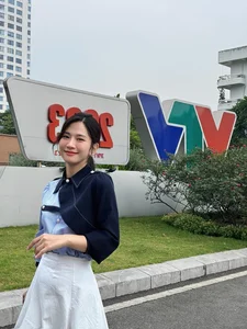 Le Bong Mesmerizes Fans in Traditional Vietnamese Ao Dai Photoshoot - image 3