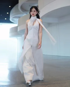 Le Bong Mesmerizes Fans in Traditional Vietnamese Ao Dai Photoshoot - image 5