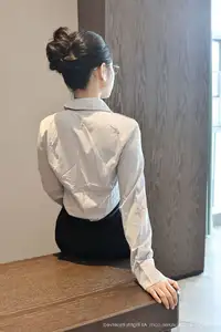 XiuRen No10674 Nuo Li Zi Unveiling Her Captivating Office Charm - image 0