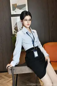 XiuRen No10674 Nuo Li Zi Unveiling Her Captivating Office Charm - image 9