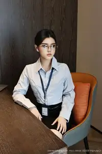 XiuRen No10674 Nuo Li Zi Unveiling Her Captivating Office Charm - image 39