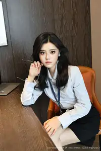 XiuRen No10674 Nuo Li Zi Unveiling Her Captivating Office Charm - image 6