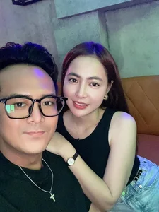 The Public's Fascination with Hung Thuan's Fiancée: A Celebrity Romance - image 7