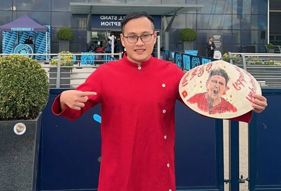The Stunning Fan Who Spent 200 Million VND to Experience the EURO Football Fever
