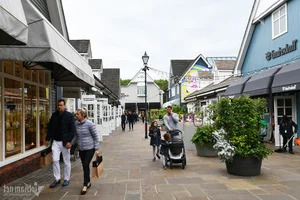 Bicester Village Guide: Luxury Outlet Shopping Near London and Oxfordshire - image 7