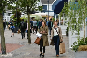 Bicester Village Guide: Luxury Outlet Shopping Near London and Oxfordshire - image 5