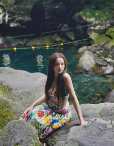 Huyen Baby Shines as a Summer Goddess in Luxurious and Sophisticated Fashion Styles - image 5
