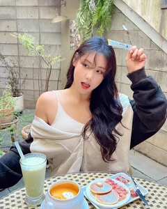 Curvy Korean Model Redefines Beauty Standards with Confident 67kg Figure - image 5