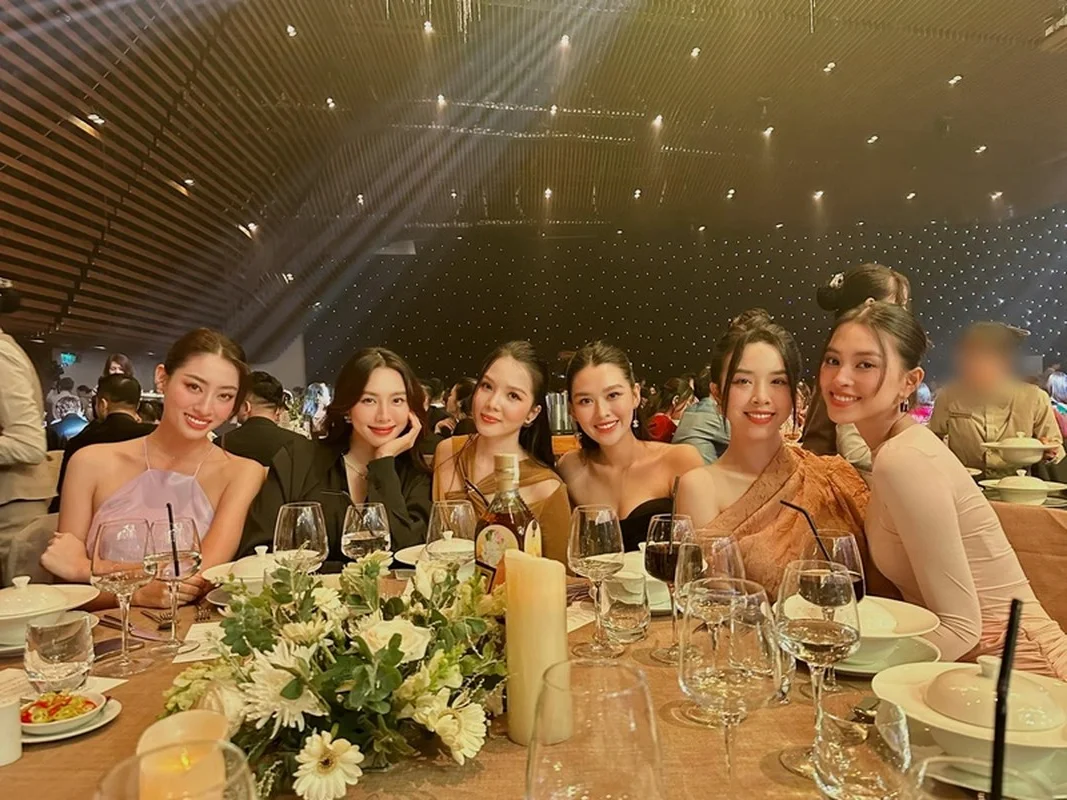 Miss Vietnam Tieu Vy Catches the Bridal Bouquet at Phuong Anh’s Wedding