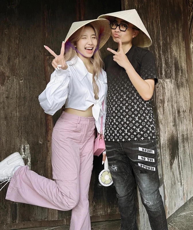 The Viral Charm of Huyền 2k4 and Duy Nhỏ's Daughter: A New Social Media Sensation
