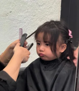 The Viral Charm of Huyền 2k4 and Duy Nhỏ's Daughter: A New Social Media Sensation - image 2