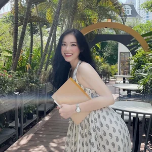 Linh Rin Flaunts Her Incredible Post-Pregnancy Figure and Elegant Style - image 0