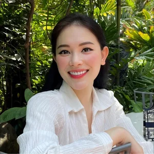 Linh Rin Flaunts Her Incredible Post-Pregnancy Figure and Elegant Style - image 7