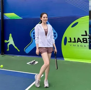 Linh Rin Flaunts Her Incredible Post-Pregnancy Figure and Elegant Style - image 3