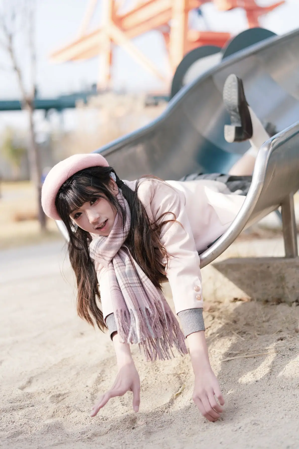 Explore Tun Shu Mei Vol.8548: The girl with a pink beret and enchanting fashion style on railway tracks