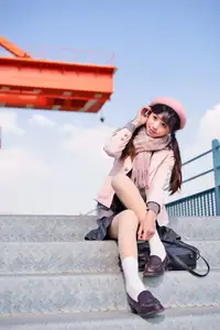 Explore Tun Shu Mei Vol.8548: The girl with a pink beret and enchanting fashion style on railway tracks - image 30
