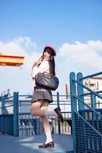 Explore Tun Shu Mei Vol.8548: The girl with a pink beret and enchanting fashion style on railway tracks - image 20