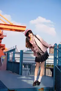 Explore Tun Shu Mei Vol.8548: The girl with a pink beret and enchanting fashion style on railway tracks - image 6