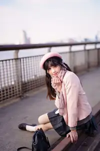 Explore Tun Shu Mei Vol.8548: The girl with a pink beret and enchanting fashion style on railway tracks - image 40