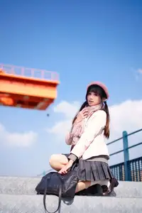 Explore Tun Shu Mei Vol.8548: The girl with a pink beret and enchanting fashion style on railway tracks - image 37