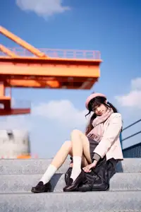 Explore Tun Shu Mei Vol.8548: The girl with a pink beret and enchanting fashion style on railway tracks - image 27