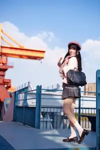Explore Tun Shu Mei Vol.8548: The girl with a pink beret and enchanting fashion style on railway tracks - image 8