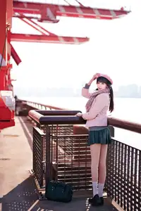 Explore Tun Shu Mei Vol.8548: The girl with a pink beret and enchanting fashion style on railway tracks - image 43