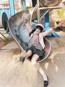 Explore Tun Shu Mei Vol.8548: The girl with a pink beret and enchanting fashion style on railway tracks - image 26