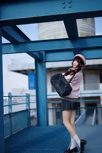Explore Tun Shu Mei Vol.8548: The girl with a pink beret and enchanting fashion style on railway tracks - image 15