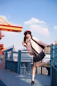 Explore Tun Shu Mei Vol.8548: The girl with a pink beret and enchanting fashion style on railway tracks - image 29