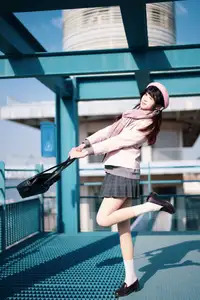 Explore Tun Shu Mei Vol.8548: The girl with a pink beret and enchanting fashion style on railway tracks - image 32