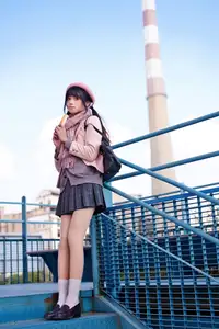 Explore Tun Shu Mei Vol.8548: The girl with a pink beret and enchanting fashion style on railway tracks - image 38