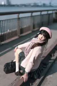 Explore Tun Shu Mei Vol.8548: The girl with a pink beret and enchanting fashion style on railway tracks - image 39