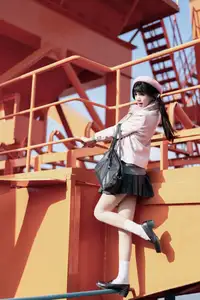 Explore Tun Shu Mei Vol.8548: The girl with a pink beret and enchanting fashion style on railway tracks - image 24
