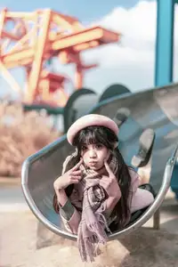 Explore Tun Shu Mei Vol.8548: The girl with a pink beret and enchanting fashion style on railway tracks - image 23