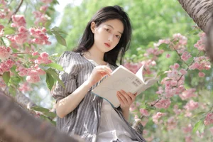 YiTuYu Art Language Vol.7128: Elegant and Timeless Portraiture with Model Xu Jia Yue - image 1