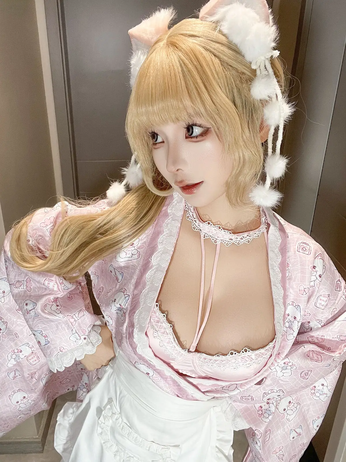 Captivating Coser Chunmomo: Pink Kimono Charm & Cute Cat Ears Part01