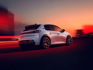 Peugeot e-208 GTi Debuts: First Electric Hot Hatch Under 43,000 Euros - image 2